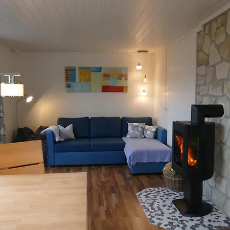 Koselig Mellom Sjo Og Fjell * Nykvåg