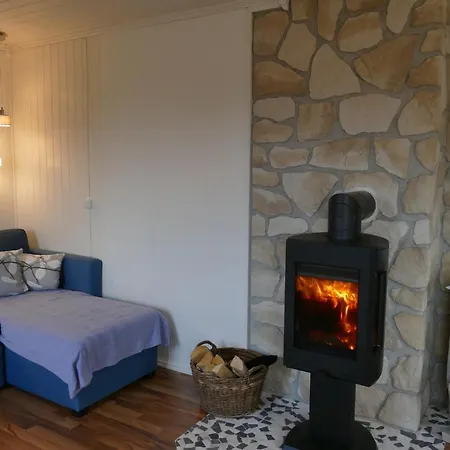 Koselig Mellom Sjo Og Fjell Vakantiehuis Nykvåg