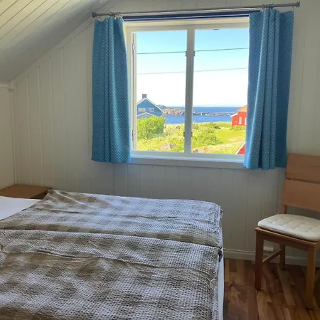 Koselig Mellom Sjo Og Fjell Nykvåg