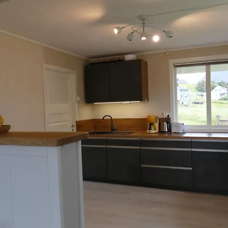 Koselig Mellom Sjo Og Fjell Holiday home Nykvag