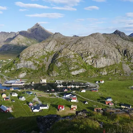 Koselig Mellom Sjo Og Fjell Holiday home *